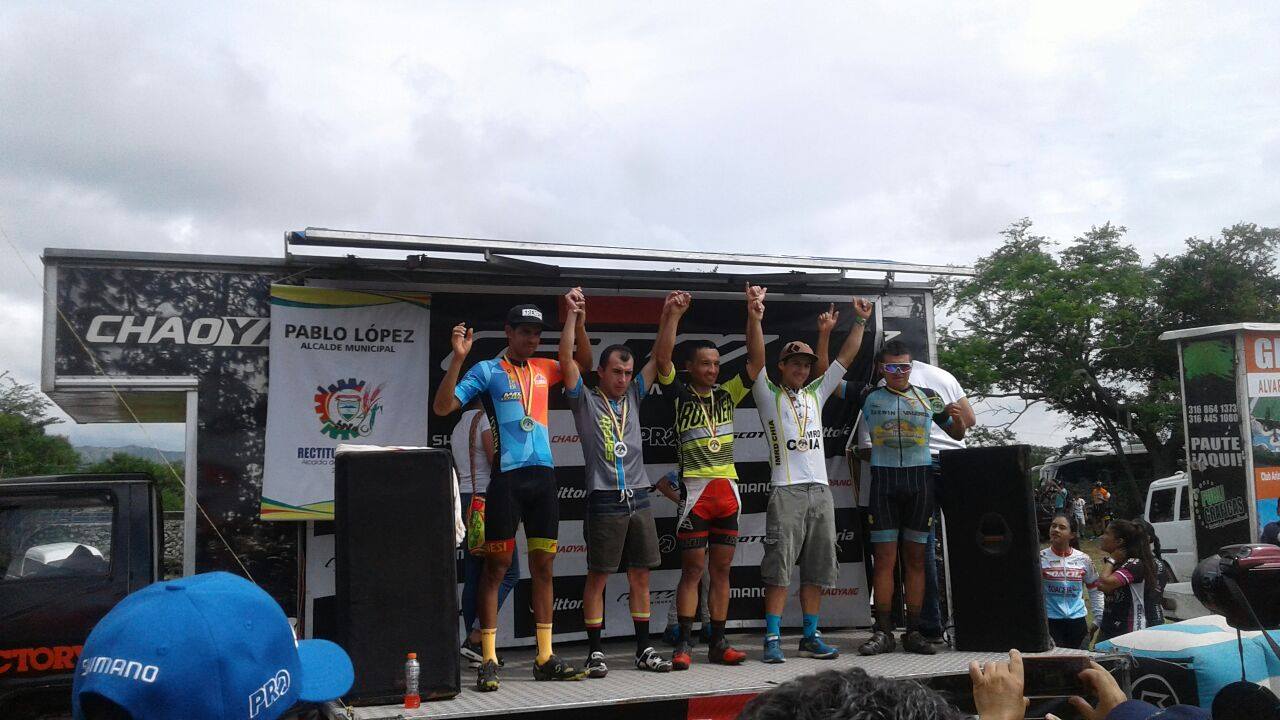 Copa Colombia Tres podium